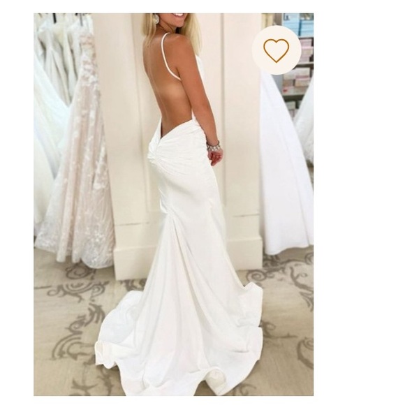 Elegant White Gown - Picture 3 of 16